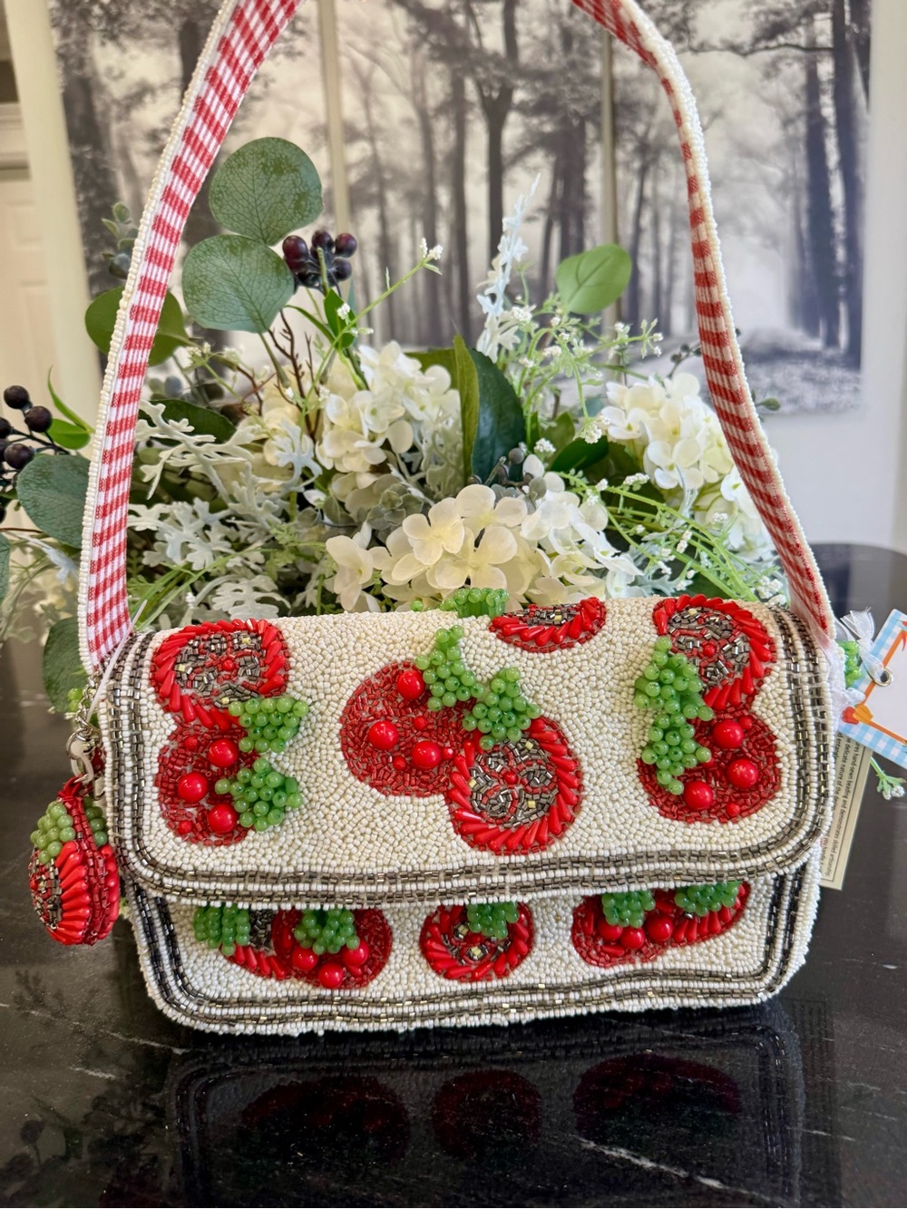 🍃🍅 Beautiful Beaded Made in India Tomato Shoulder Bag with Tomato 🍅 Charm